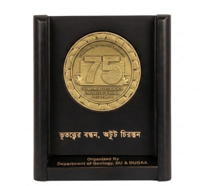 Picture of Wooden Single Coin Folding Crest Box