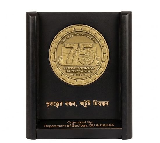 Picture of Wooden Single Coin Folding Crest Box