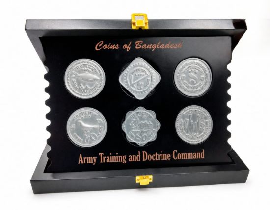 Picture of Premium Wooden Souvenir Coin Crest Box